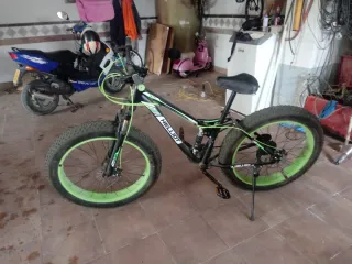 Bicicleta Fat Bike Helliot Negra/Verde