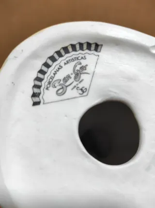 Figura de porcelana mujer con pamela