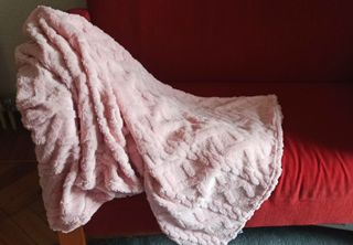 Manta polar crema o rosa de  1,20x2m