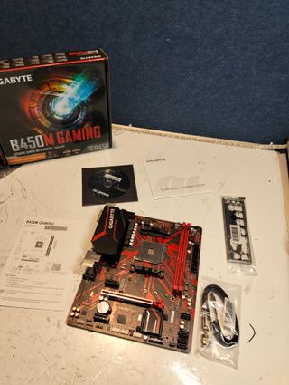 Gigabyte B450M Gaming Placa Base AM4 Micro-ATX DDR4 M.2