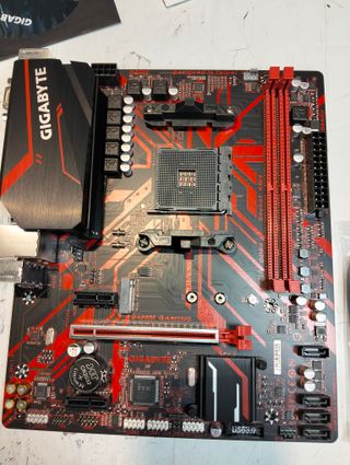 Gigabyte B450M Gaming Placa Base AM4 Micro-ATX DDR4 M.2
