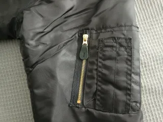 Cazadora Bomber MA1 Brandit "Black".