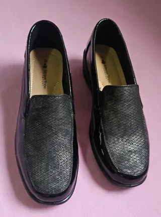 Zapatos negros tacón bajo. Talla 41. Sin estrenar