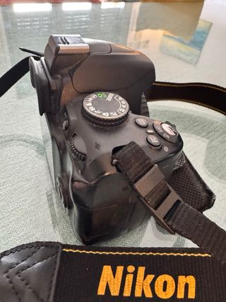 Cámara Nikon D3000 + 3 objetivos y mochila