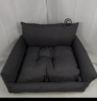 Cuccia per cani grigia