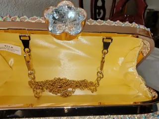 Bolso de fiesta dorado con pedrería