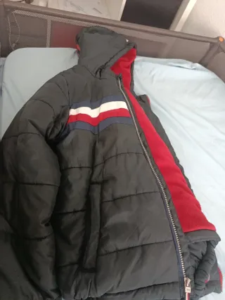 Abrigo Tommy Hilfiger Niños Gris y Rojo