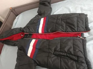 Abrigo Tommy Hilfiger Niños Gris y Rojo
