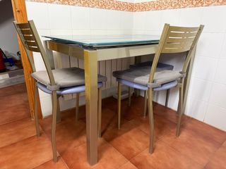 Mesa de cocina cristal con 2 sillas y taburete