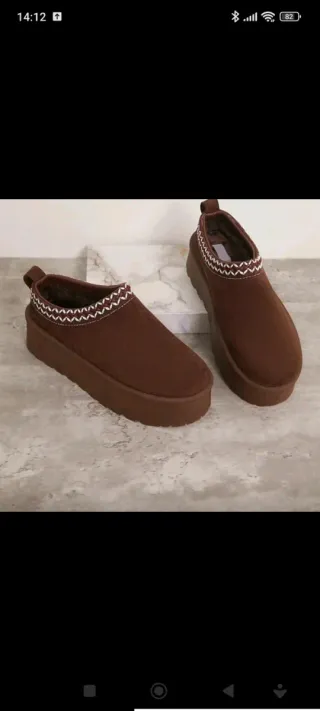 Zuecos estilo UGG marrones