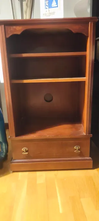 Librería de madera de cerezo