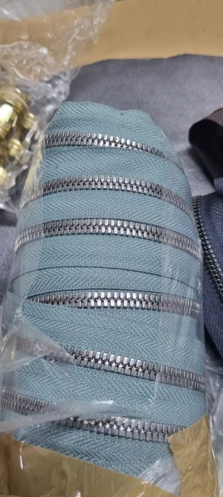 Cremalleras 1 ,80 € el metro metálicas y nailon Ma