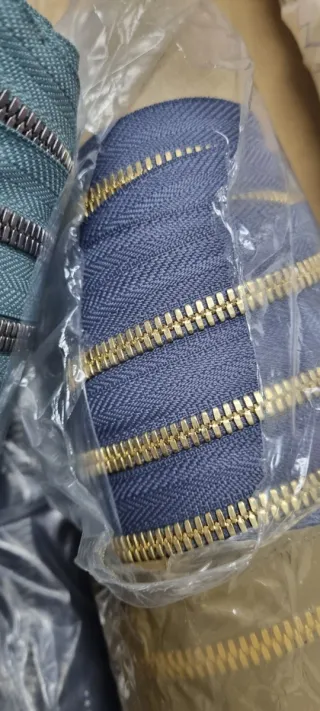 Cremalleras 1 ,80 € el metro metálicas y nailon Ma