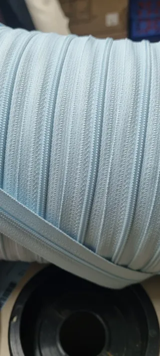 Cremalleras 1 ,80 € el metro metálicas y nailon Ma