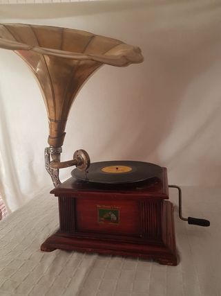 Gramola antigua His Master's Voice