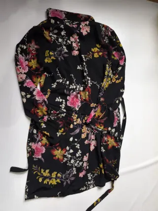 Vestido negro estampado floral