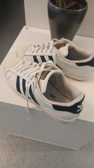 Adidas superstar blancas y azules