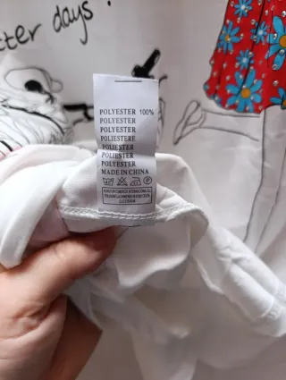 Pijama blanco y rojo con estampado  Da poca talla