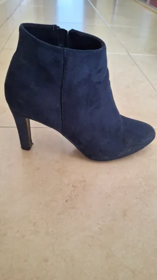 Botines azules de tacón
