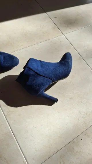 Botines azules de tacón