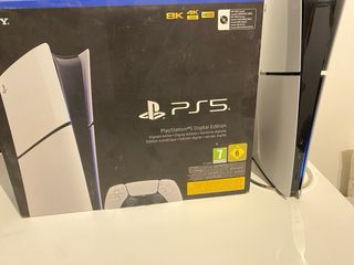 PS5 Digital Slim 1TB + Soporte Oficial