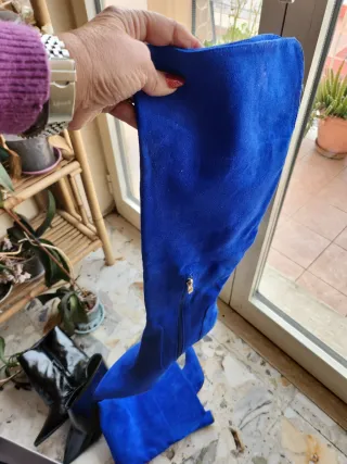 Stivali scamosciati blu elettrico nuovi