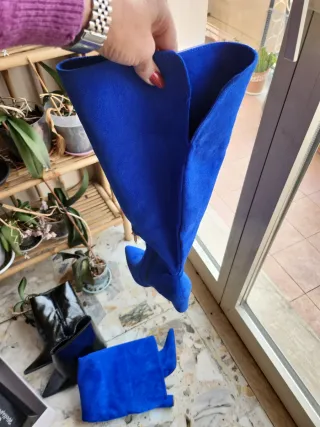 Stivali scamosciati blu elettrico nuovi