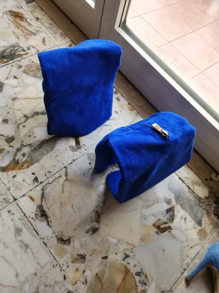Stivali scamosciati blu elettrico nuovi