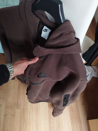 Chaqueta Nike Tech Marrón