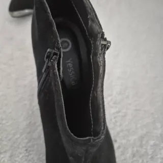 Botines negros ante 39 NUEVOS