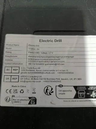 Taladro a batería con accesorios