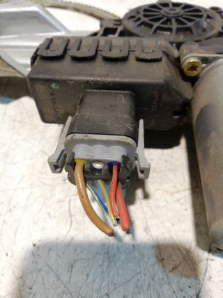 MOTOR ELEVALUNAS DELANTERO IZQUIERDO OPEL ASTRA G BERLINA