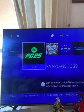 PS4 Bianca + 6 Giochi + 2 Controller + 5 Giochi digitali