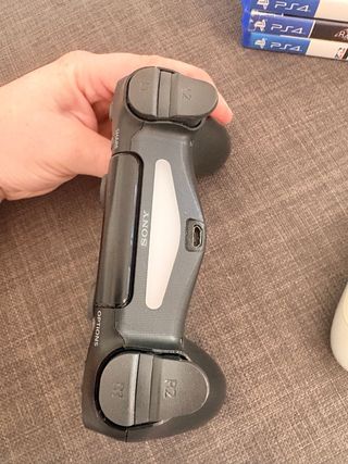 PS4 Bianca + 6 Giochi + 2 Controller + 5 Giochi digitali