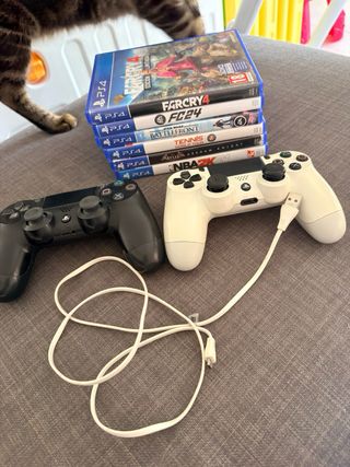 PS4 Bianca + 6 Giochi + 2 Controller + 5 Giochi digitali