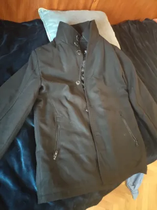 Abrigo Negro Indicode Talla L. Totalmente nuevo.