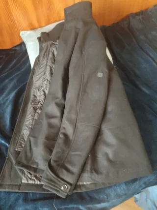 Abrigo Negro Indicode Talla L. Totalmente nuevo.