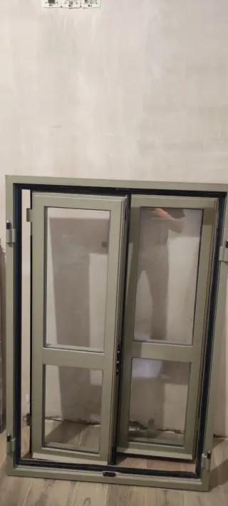 Ventana de aluminio abatible 81cm ancho 120cm alto