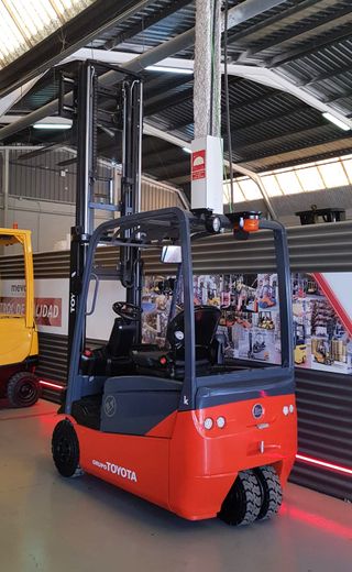 CARRETILLA ELEVADORA USADA 1600 KG