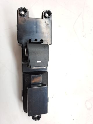 MANDO ELEVALUNAS TRASERO IZQUIERDO HYUNDAI TUCSON (3)