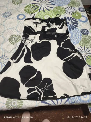 Vestido corto estampado blanco y negro