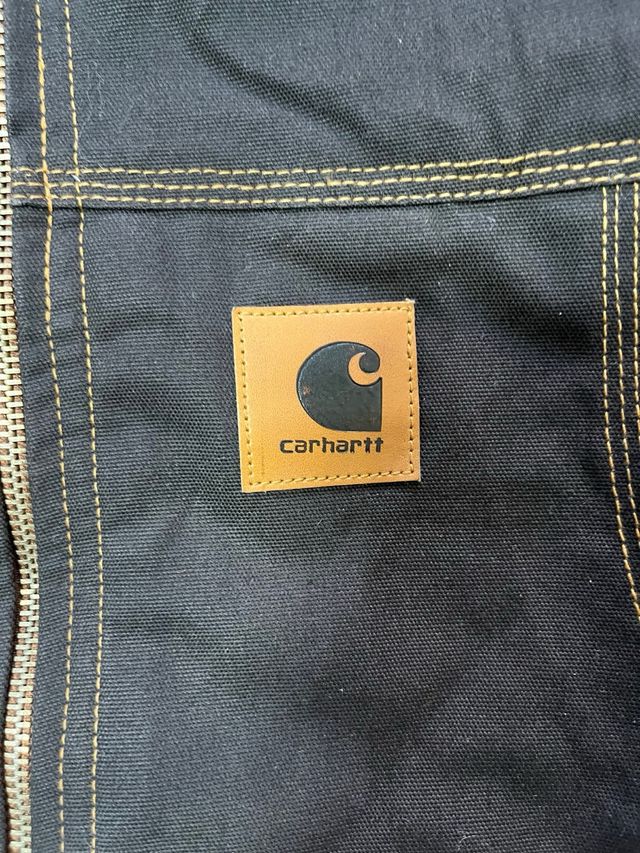 Carhartt Jacket – Tough & Stylish