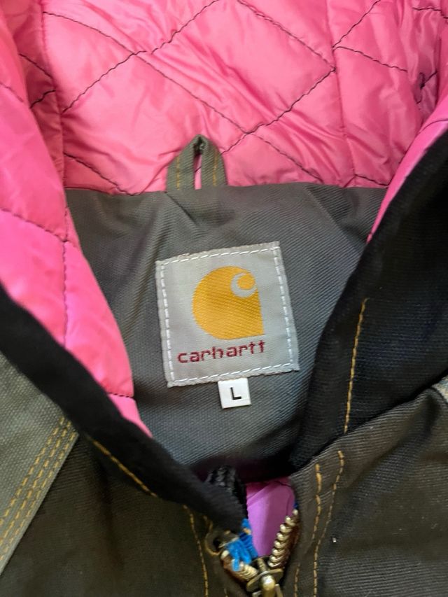 Carhartt Jacket – Tough & Stylish