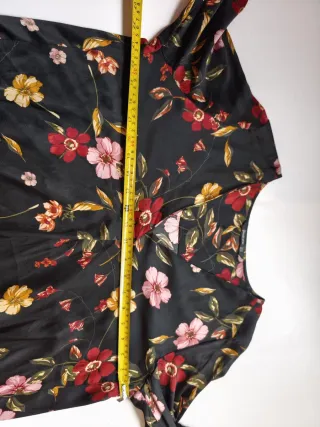 Blusa floral negra manga larga