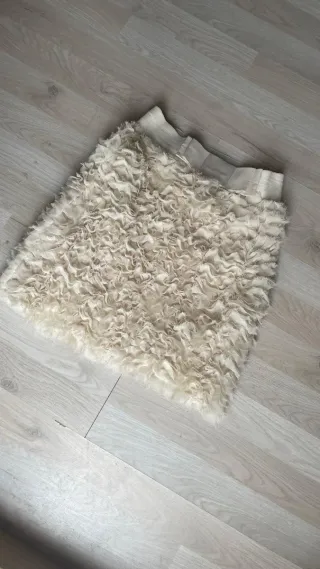 Falda de volantes beige