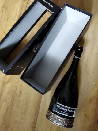 Botella cava Segura Viudas (heredad)+caja original