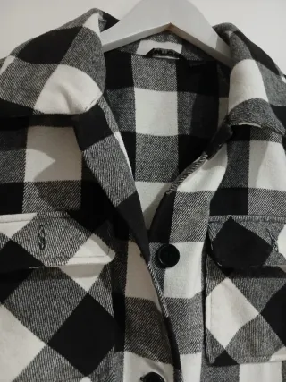 Camisa a cuadros blanco y negro