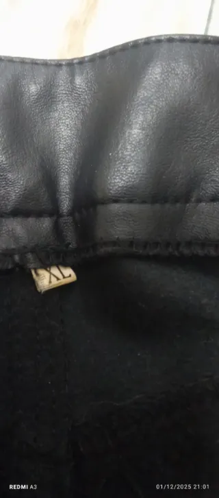 Pantalones cortos polipiel flecos talla 42