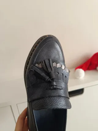 Zapatos de piel negros con flecos, piel