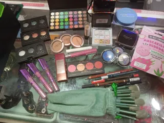 Cono de Maquillaje Paletas Sombras y Labiales